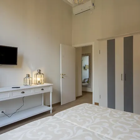 Iris Apartments By Mmega-3
